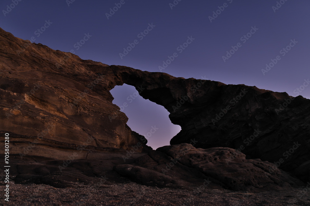 Fototapeta premium 夜の馬の背洞門 Horseback Cave Gate at night