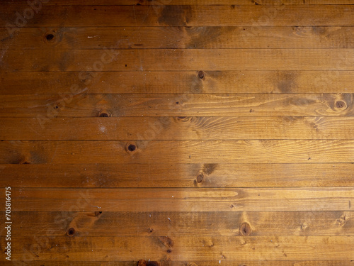 Alter und neu abgeschliffener Holzboden aus Holzdielen