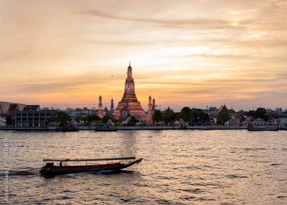 Beautiful sunset view of Wat Arun, Bangkok Beautiful sunset view of Wat Arun, Bangkok