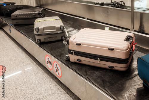 Reisekoffer auf Gepäckband, Flughafen Mallorca