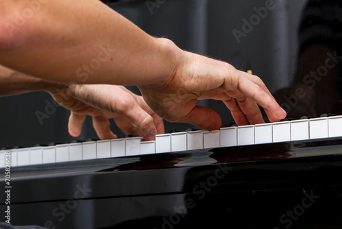 hands playing the piano
