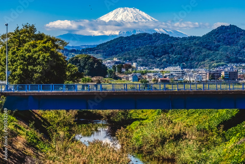 Fototapeta Naklejka Na Ścianę i Meble -  Colorful Small Bridge Mount Fuji Hiratsuka Kanagawa Japan