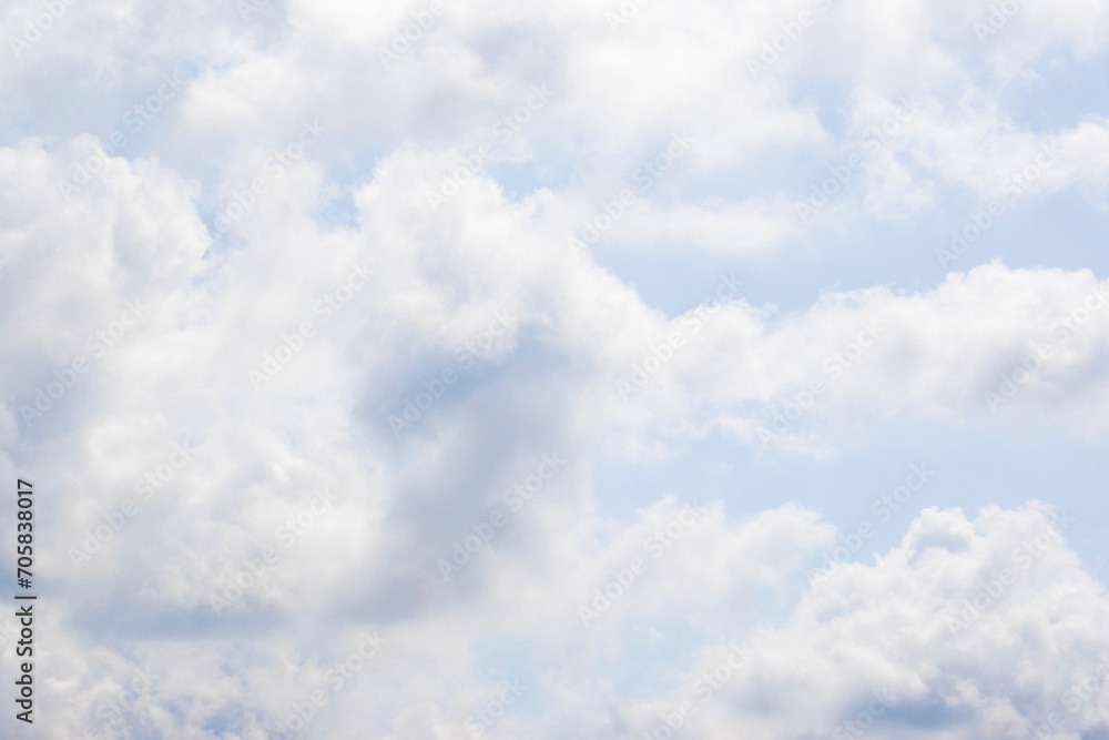 Naklejka premium White fluffy clouds