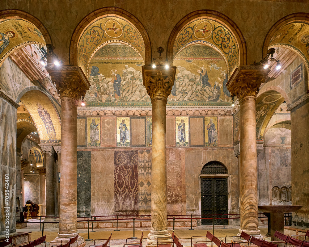The interior of the byzantine styled San Marco church (Basilica di San Marco) in Venice, Italy - obrazy, fototapety, plakaty 