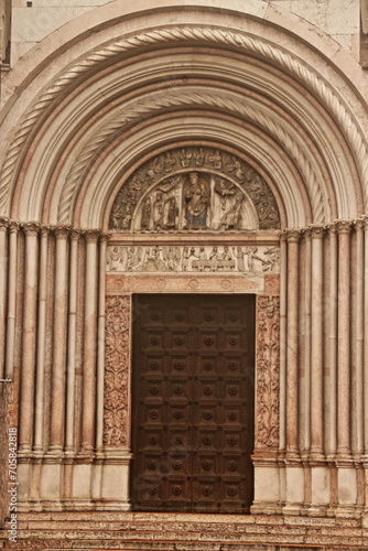 Cattedrale di Parma in Emilia Romagna, Italia © misterbike
