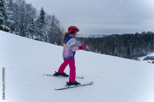 Dziewczynka na nartach © Klaudia