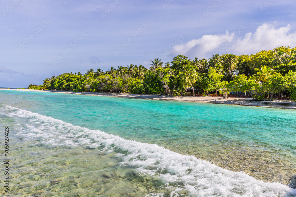 Fototapeta premium Azure water in the lagoon of the tropical island in the Maldives
