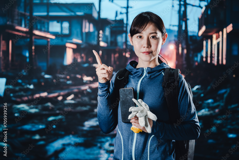 Naklejka premium 災害時のアドバイスをする女性