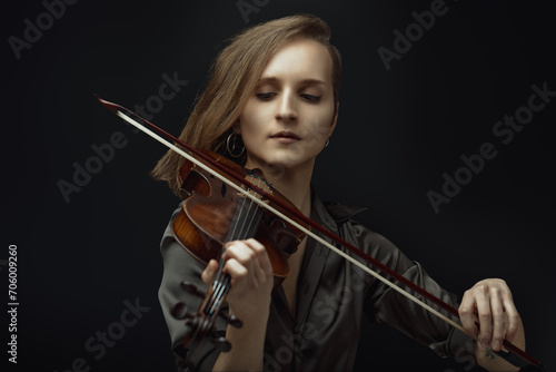 Skilled hands revive Baroque violin's bygone sounds