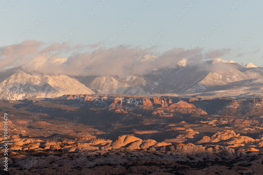 Naklejka premium landscape with mountain range in the horizon at sunset