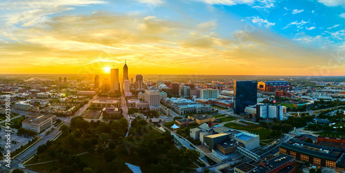 Quadro su tela Aerial Sunset Glow on Indianapolis Skyline and Streets