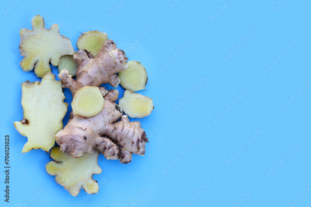 Fototapeta premium Fresh ginger on blue background.