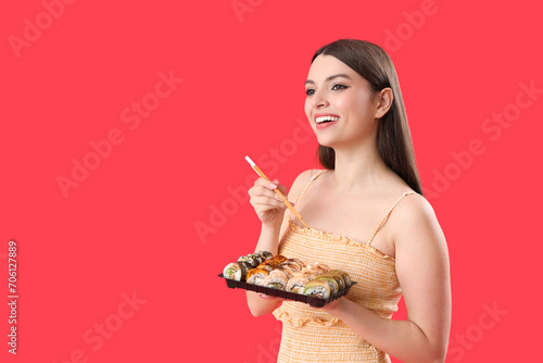 Young woman with sushi on r...