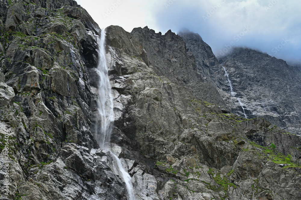 Obraz premium High mountain waterfalls from the Midagrabin glacier