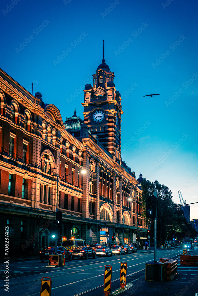 Obraz premium The iconic Flinders Street Station building in Melbourne, Australia.