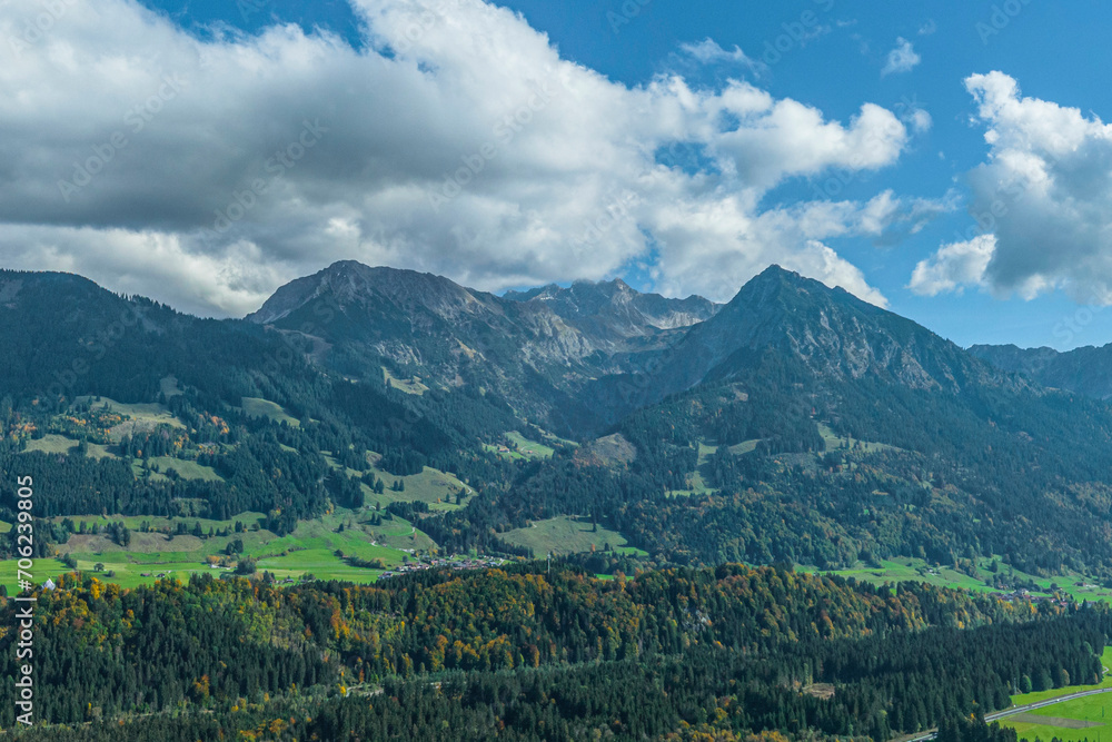 Blick in die imposante Bergwelt der Allgäuer Alpen bei Reichenbach
