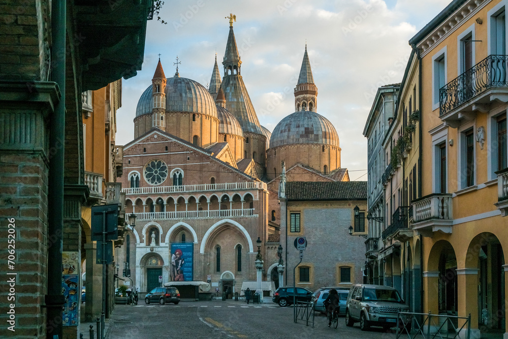 Fototapeta premium The Basilica of St. Anthony in Padova, Italy