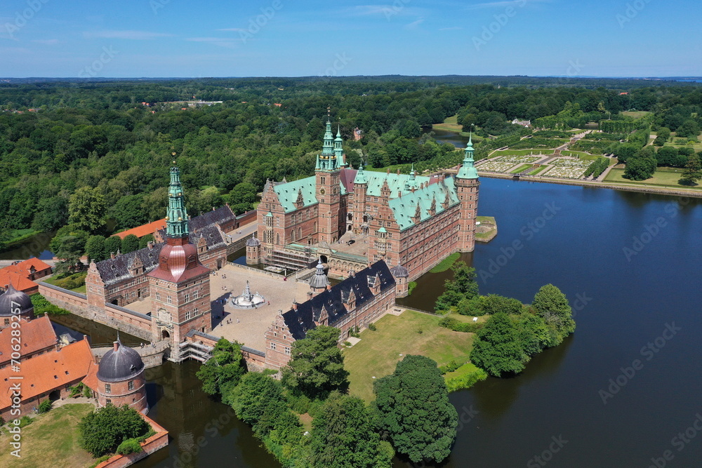 Luftaufnahme Schloss Frederiksborg in Hillerød auf der dänischen Insel Seeland