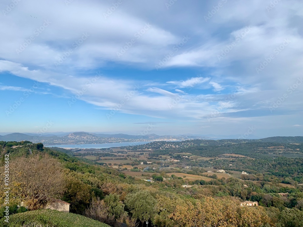 Fototapeta premium Vue sur le Golfe de Saint-Tropez depuis Grimaud, France