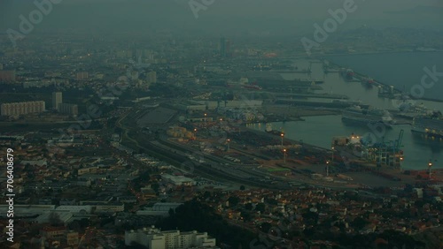 vue aérienne drone du port autonome de Marseille de nuit photo