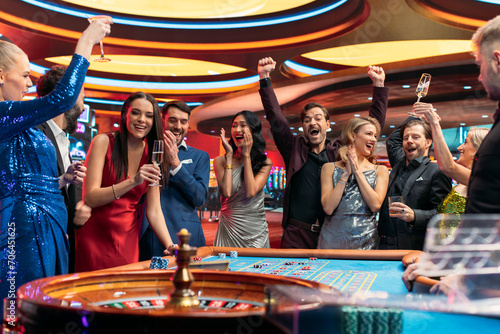 Cuadro en lienzo Group of Multiethnic Young Men and Women Entertaining Themselves with a Game of Roulette