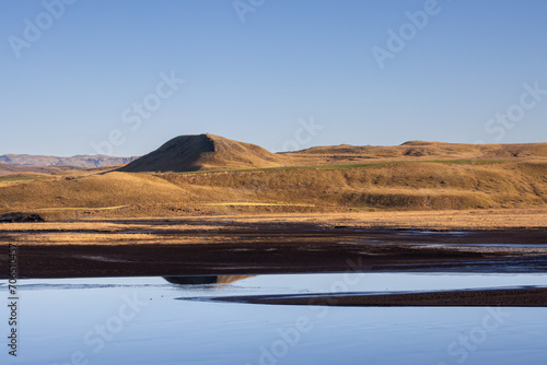 Fototapeta Naklejka Na Ścianę i Meble -  Autumn country with a river, south Iceland