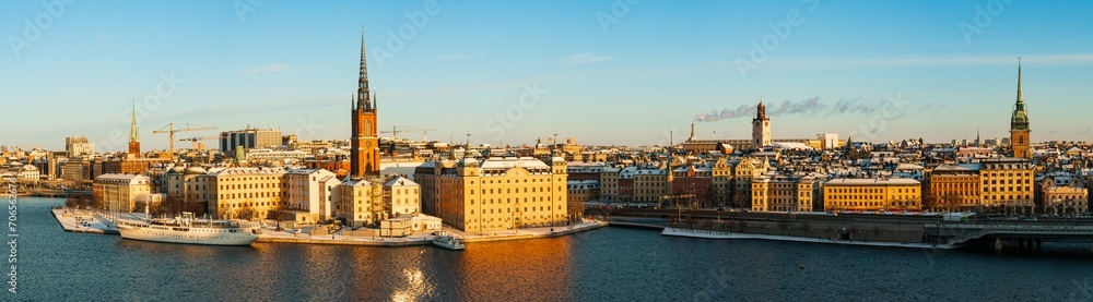Fototapeta premium Large detailed panorama of the old town of Stockholm with Riddarholmen, in winter with snow and morning sun.