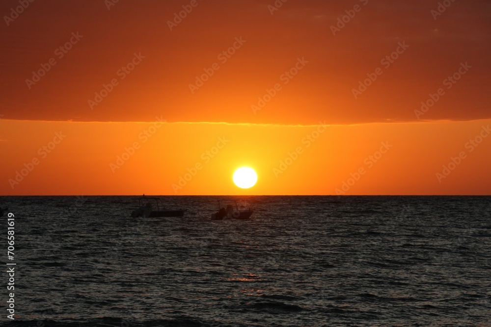 couché de soleil sur la mer