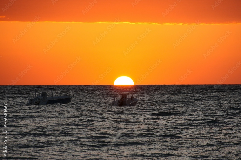 couché de soleil sur la mer