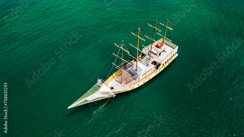 Barco Verão Escunas Pirata Baía dos Golfinhos Floripa Turismo Praia Ilha Magia Santa Catarina Sol Mar Oceano Passeios Areia Diversão Escuna Belezas Natureza Ecoturismo Água Salgada Drone Paisagem SC photo