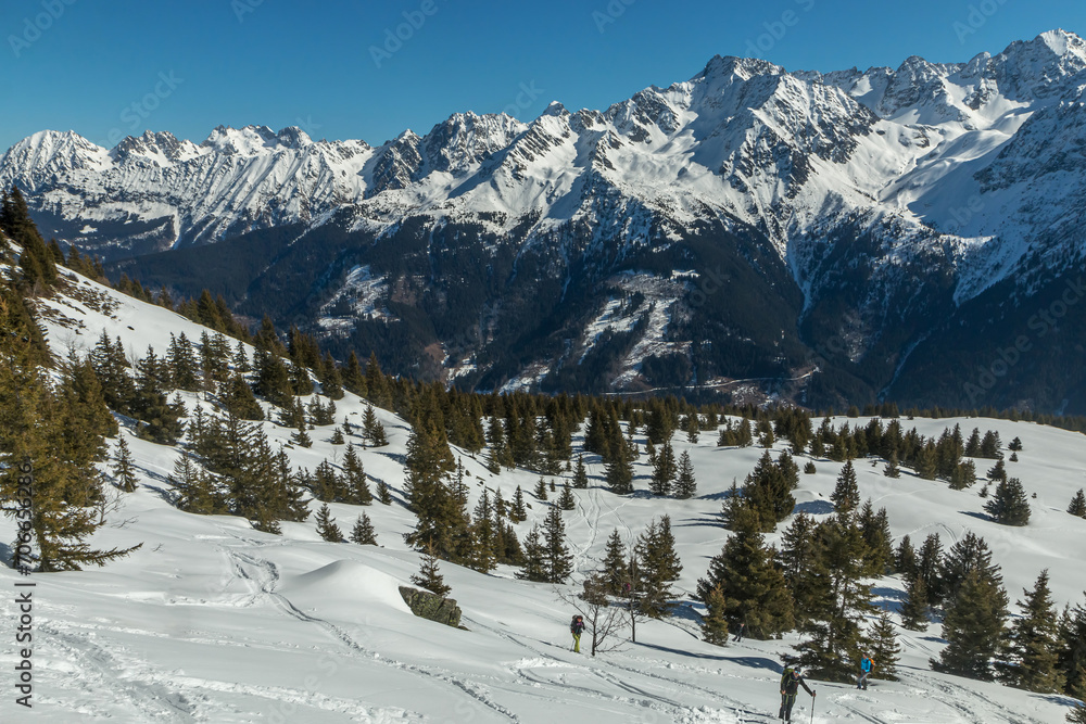 Randonnée en raquettes , Paysage depuis le Grand Rocher en hiver , Massif de Belledonne. Isère,Alpes 