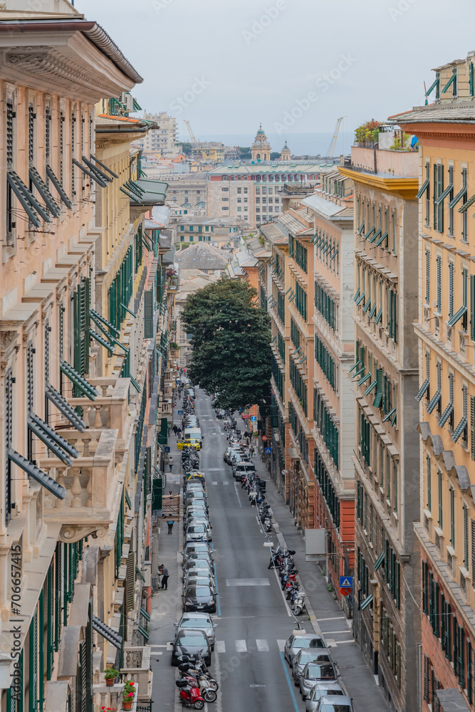 Vue panoramique de Gênes en Italie depuis les hauteurs de la ville.	