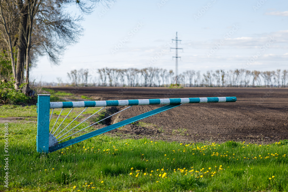 Fototapeta premium the barrier to the field is ready for sowing