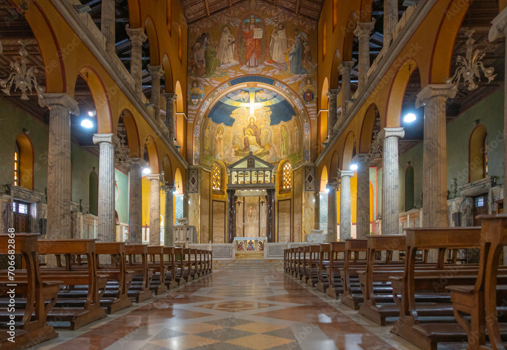 Intérieur de l'Église d'Argentine Santa Maria Addolorata sur la place de Buenos Aires, à Rome, Italie.	