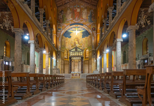 Intérieur de l'Église d'Argentine Santa Maria Addolorata sur la place de Buenos Aires, à Rome, Italie. 