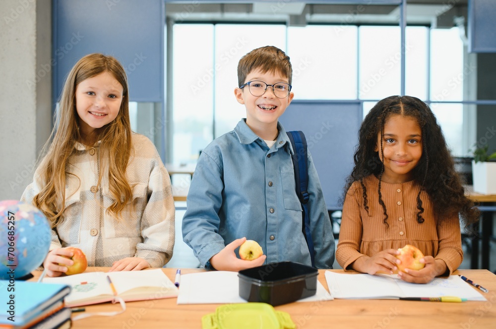 Obraz premium Education is power when selecting food for health. Happy kids take snack break. Nutrition and health education. Healthy eating. Formal education. Private teaching. Education and study