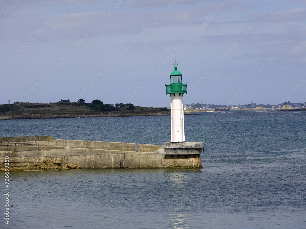 Phare du port de Moguériec à Sibiril