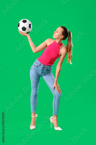 Beautiful young woman in hi...