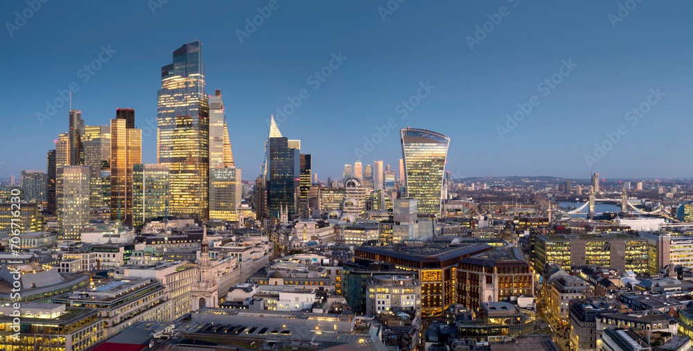 Obraz na płótnie UK, England, London, City skyline 2024 from St Pauls dusk w salonie