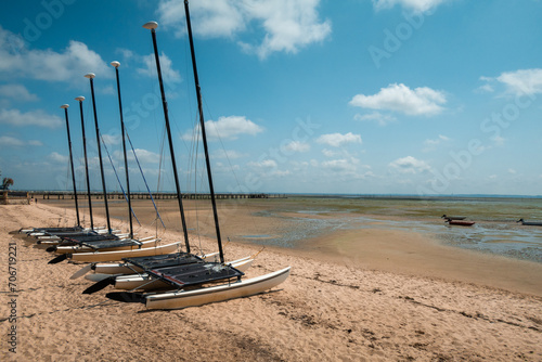 Canvastavla bateaux a voile sur la plage