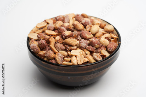 Oven baked salted peanuts