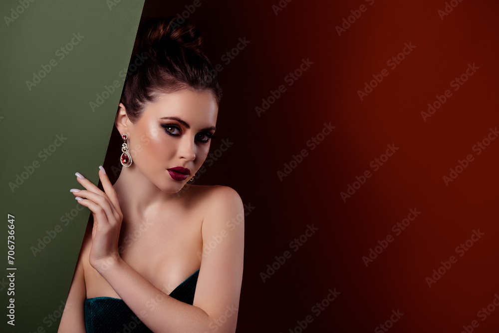 Photo of millionaire lady hiding khaki whiteboard enjoy luxurious diamond accessories isolated on red color background Photo of millionaire lady hiding khaki whiteboard enjoy luxurious diamond accessories isolated on red color background