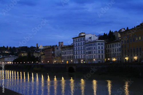 Río en Florencia