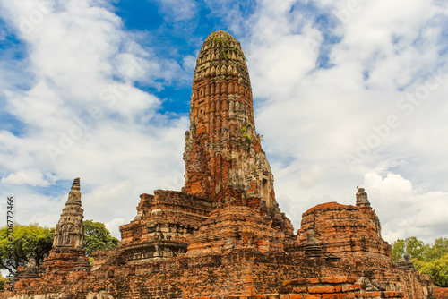 Wat ratchaburana is the beautiful temple is located in the heart of Ayutthaya