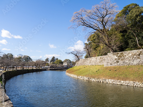 彦根城の内堀。滋賀県道518号彦根城線から12月に撮影。 