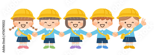 手を繋ぐ幼稚園児たちのイラスト素材