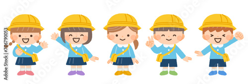 幼稚園の制服を着る子供たちのイラスト素材