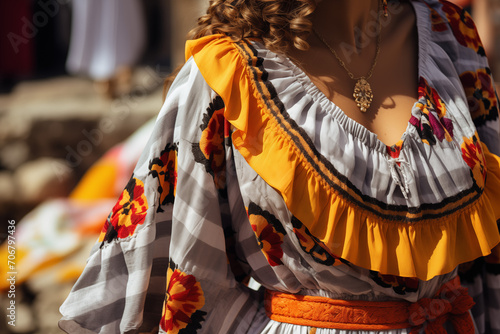 Detalle de Vestido alegórico blanco y naranja con detalles de flores estilo tradicional latinoamericano  photo