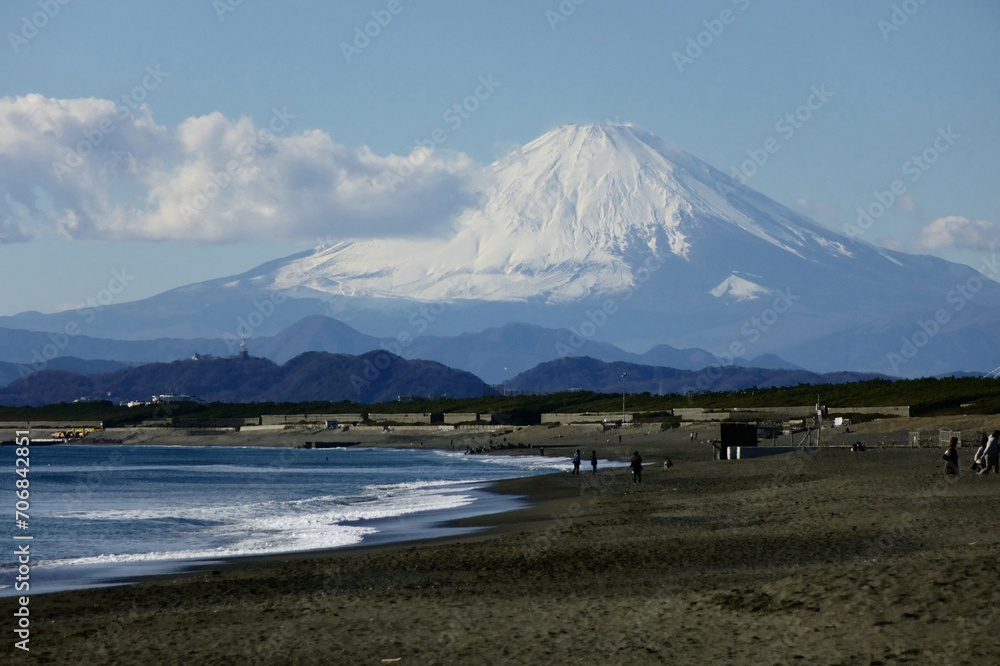 富士山、日本国の有名なランドマーク、藤沢市海岸からの眺望