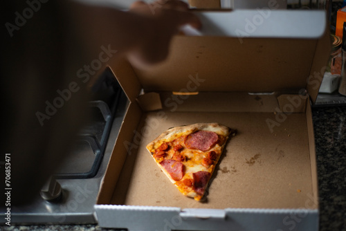 Comida. El ultimo trozo de pizza de la caja. photo